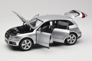 Audi Q5 8R Ice Silver Kyosho 1:18 09242IS Métal — image 2 sur 8