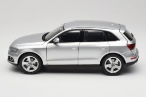 Audi Q5 8R Ice Silver Kyosho 1:18 09242IS Métal — image 4 sur 8