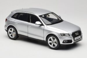 Audi Q5 8R Ice Silver Kyosho 1:18 09242IS Métal — image 6 sur 8