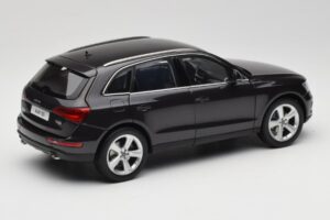 Audi Q5 8R Lava Grey Kyosho 1:18 09242LG Métal — image 3 sur 8