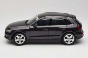 Audi Q5 8R Lava Grey Kyosho 1:18 09242LG Métal — image 4 sur 8