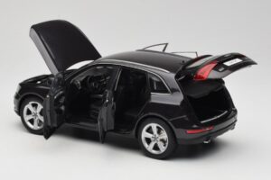Audi Q5 8R Lava Grey Kyosho 1:18 09242LG Métal — image 5 sur 8