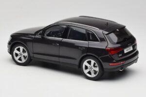 Audi Q5 8R Lava Grey Kyosho 1:18 09242LG Métal — image 7 sur 8