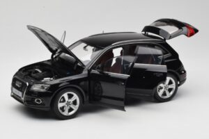 Audi Q5 8R Phantom Black Kyosho 1:18 09242BK Métal — image 2 sur 8