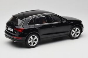 Audi Q5 8R Phantom Black Kyosho 1:18 09242BK Métal — image 3 sur 8