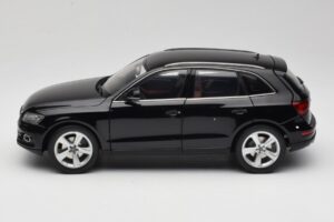 Audi Q5 8R Phantom Black Kyosho 1:18 09242BK Métal — image 4 sur 8