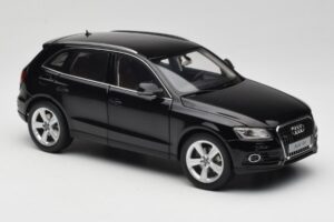Audi Q5 8R Phantom Black Kyosho 1:18 09242BK Métal — image 6 sur 8