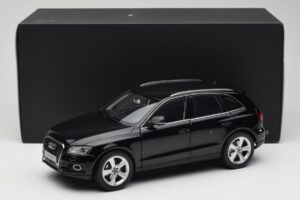 Audi Q5 8R Phantom Black Kyosho 1:18 09242BK Métal — image 8 sur 8