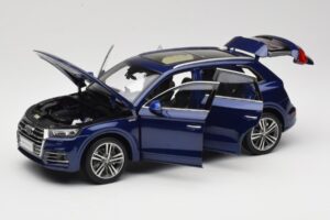 Audi Q5L FY Bleu Paudi Model 1:18 33729 Métal — image 2 sur 8