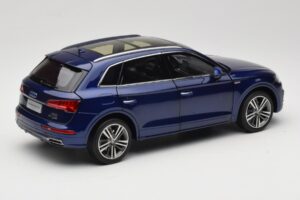 Audi Q5L FY Bleu Paudi Model 1:18 33729 Métal — image 3 sur 8