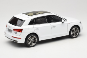 Audi Q5L FY Blanc Paudi Model 1:18 30694 Métal — image 3 sur 8