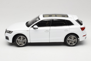 Audi Q5L FY Blanc Paudi Model 1:18 30694 Métal — image 4 sur 8