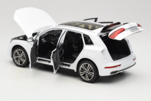 Audi Q5L FY Blanc Paudi Model 1:18 30694 Métal — image 5 sur 8