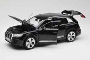 Audi Q7 4M Orca Black Minichamps 1:18 5011407625 Métal — image 2 sur 8