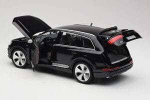 Audi Q7 4M Orca Black Minichamps 1:18 5011407625 Métal — image 5 sur 8