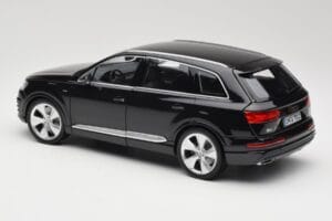 Audi Q7 4M Orca Black Minichamps 1:18 5011407625 Métal — image 7 sur 8