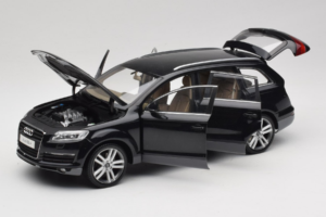 Audi Q7 Noir Kyosho 1:18 09221BK Métal — image 2 sur 8