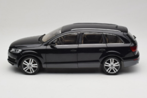 Audi Q7 Noir Kyosho 1:18 09221BK Métal — image 4 sur 8
