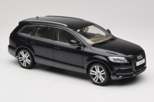 Audi Q7 Noir Kyosho 1:18 09221BK Métal — image 6 sur 8