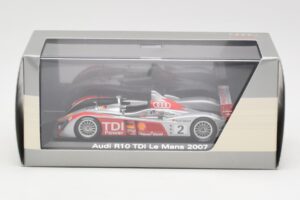 Audi R10 TDI LMP1 #2 R. Capello / T. Kristensen / A. McNish 24 Hours of Le Mans 2007 Minichamps 1:43 5020700223 Métal — image 4 sur 4