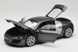 Audi R8 5.2 FSI Quattro Daytona Grey Kyosho 1:18 09216DG Métal — image 2 sur 7