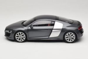 Audi R8 5.2 FSI Quattro Daytona Grey Kyosho 1:18 09216DG Métal — image 4 sur 7