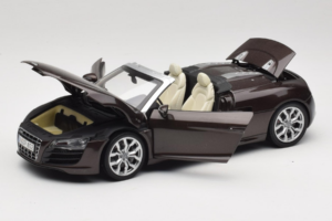 Audi R8 5.2 Spyder Teak Brown Kyosho 1:18 5010918525 Métal — image 2 sur 8