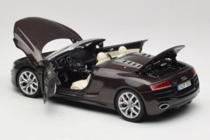Audi R8 5.2 Spyder Teak Brown Kyosho 1:18 5010918525 Métal — image 5 sur 8