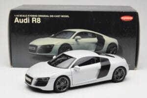 Audi R8 Type 42 Suzuka Grey Kyosho 1:18 09213SG Métal — image 8 sur 8