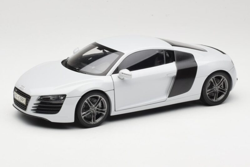 Audi R8 Type 42 Suzuka Grey Kyosho 1:18 09213SG Métal