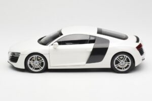 Audi R8 Type 42 Blanc Kyosho 1:18 09213W Métal — image 4 sur 8