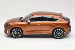 Audi RS Q3 Sportback 8U Brown Metallic Minichamps 1:18 155018104 Métal — image 3 sur 6