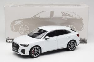 Audi RS Q3 F3 Sportback Glacier White Metallic Minichamps 1:18 155018105 Métal — image 6 sur 6