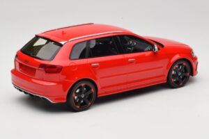 Audi RS3 8P Sportback Rouge DNA 1:18 DNA000056 Résine — image 2 sur 6