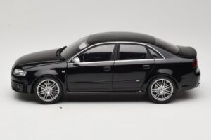 Audi RS4 B7 Sedan Phantom Black Minichamps 1:18 5010509115 Métal — image 4 sur 8