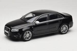 Audi RS4 B7 Sedan Phantom Black Minichamps 1:18 5010509115 Métal