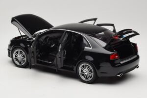 Audi RS4 B7 Sedan Phantom Black Minichamps 1:18 5010509115 Métal — image 5 sur 8