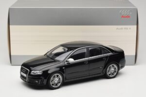 Audi RS4 B7 Sedan Phantom Black Minichamps 1:18 5010509115 Métal — image 8 sur 8