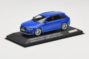 Audi RS4 B8 Avant Nogaro Blue Sélection de Noël 2014 Minichamps 1:43 AUDI003 Métal — image 2 sur 4