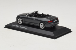 Audi RS5 B8 Cabriolet Daytona Gray Minichamps 1:43 5011215323 Métal — image 3 sur 4
