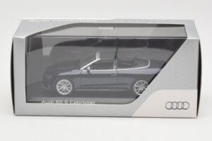 Audi RS5 B8 Cabriolet Estoril Blue Minichamps 1:43 5011215313 Métal — image 4 sur 4