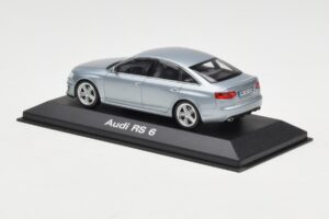 Audi RS6 C6 Monza Silver Minichamps 1:43 5010810113 Métal — image 3 sur 4