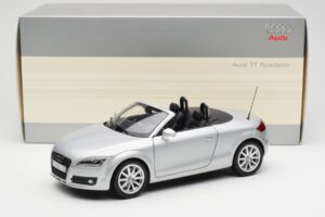 Audi TT 8J Roadster Argent Clair Minichamps 1:18 5010500515 Métal — image 8 sur 8