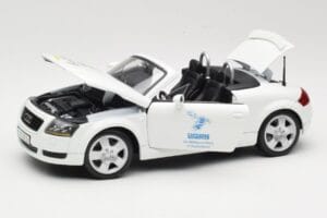Audi TT 8N Cabriolet Blanc Maisto 1:18 56065 Métal — image 2 sur 8