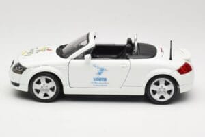 Audi TT 8N Cabriolet Blanc Maisto 1:18 56065 Métal — image 4 sur 8