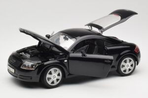 Audi TT 8N Noir Revell 1:18 08953 Métal — image 2 sur 8