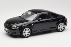 Audi TT 8N Noir Revell 1:18 08953 Métal