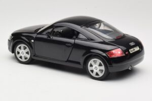 Audi TT 8N Noir Revell 1:18 08953 Métal — image 7 sur 8