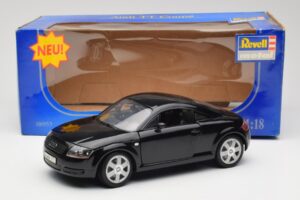 Audi TT 8N Noir Revell 1:18 08953 Métal — image 8 sur 8