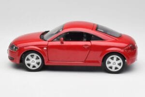 Audi TT 8N Coupe Rouge Revell 1:18 89909092 Métal — image 4 sur 8